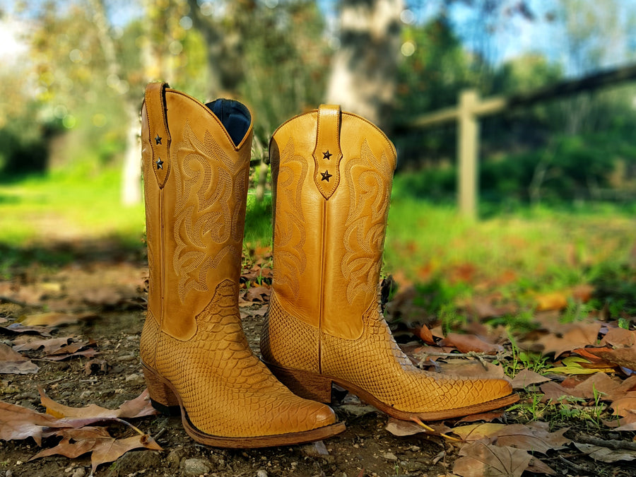 As botas e botins de mulher Bordados mais exclusivos e únicos feitos à mão em portugal estilo Cowboy