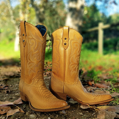 As botas e botins de mulher Bordados mais exclusivos e únicos feitos à mão em portugal estilo Cowboy