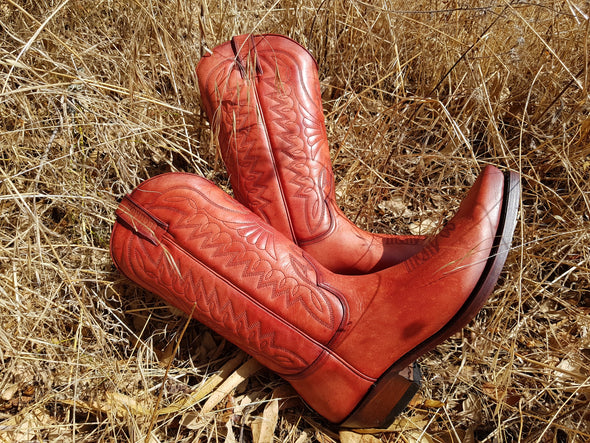 Botas Cowboy de Mulher e Homem em couro cor de laranja e tijolo do campo