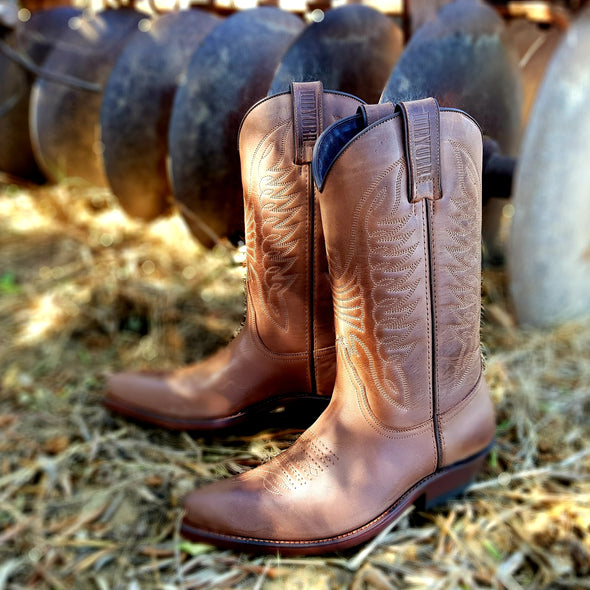 Rustic Women's Cowboy Boots in brown with pointed toe and artisanally crafted shaft